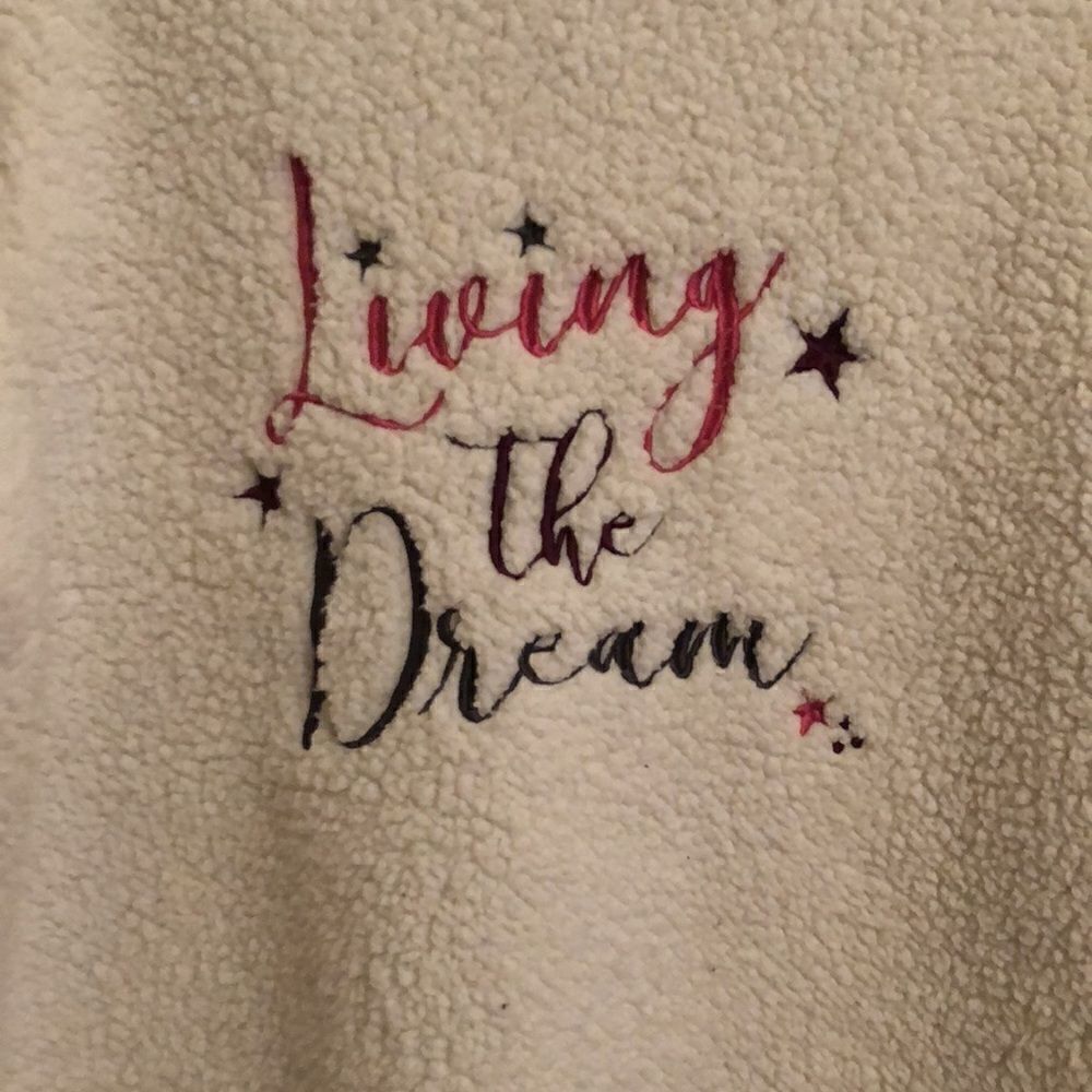 Plush “Living  the Dream “ Long Sleeve Fleece Streetwear Lagen Graphic Top M - Picture 2 of 3